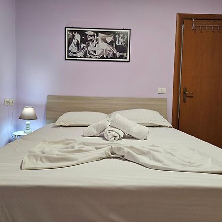Bral Apartments 8 Two-Bedroom Beachfront Durrës Buitenkant foto