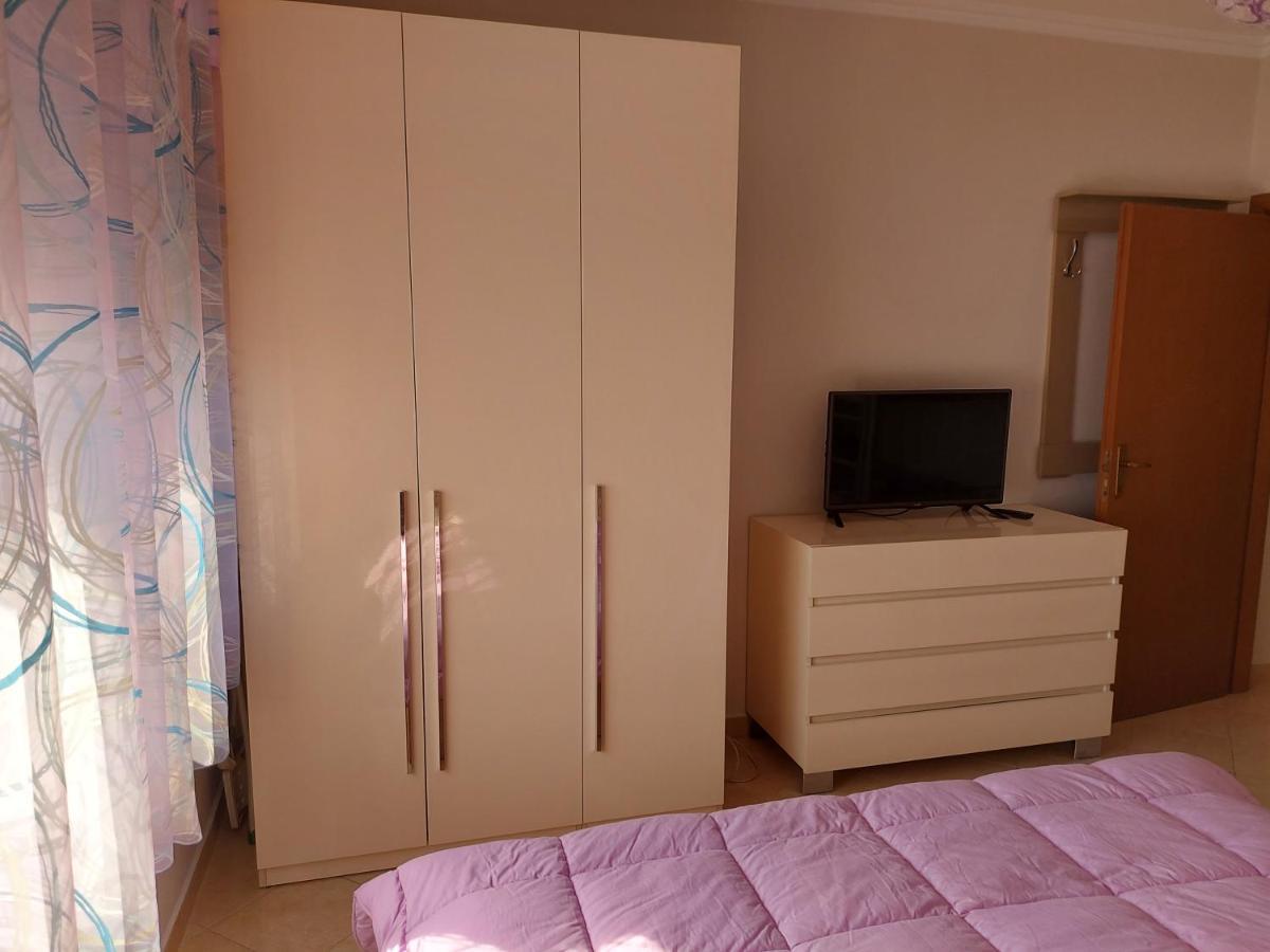Bral Apartments 8 Two-Bedroom Beachfront Durrës Buitenkant foto